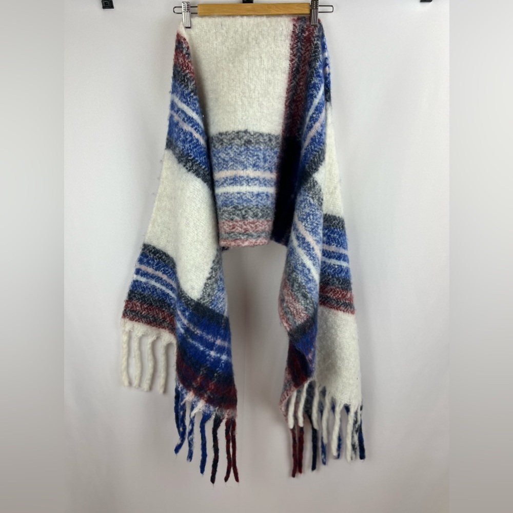 Hollister plaid scarf | one size